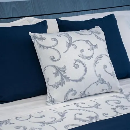 Blue 2510 A Away From ألبيسولا مارينا