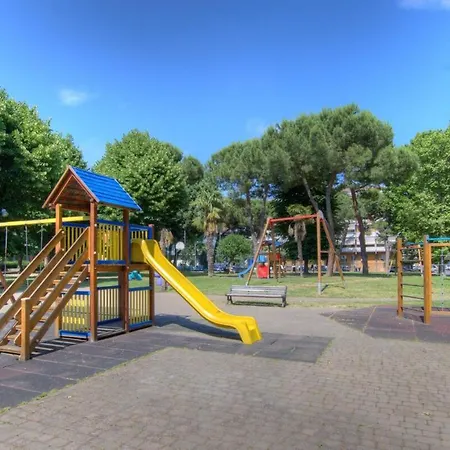 Blue 2510 A Away From ألبيسولا مارينا