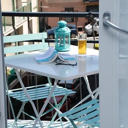 Blue 2510 A Away From ألبيسولا مارينا