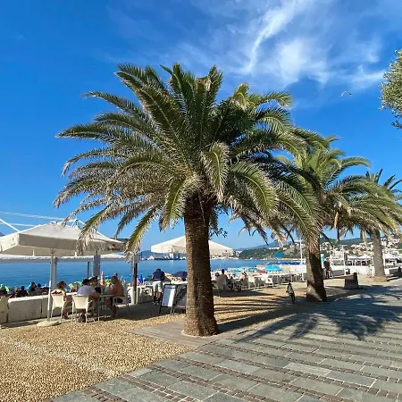 Blue 2510 A Away From * ألبيسولا مارينا